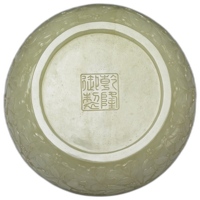 清代青玉碗,浮雕花卉精美绝伦,底刻篆书“张隆制”款