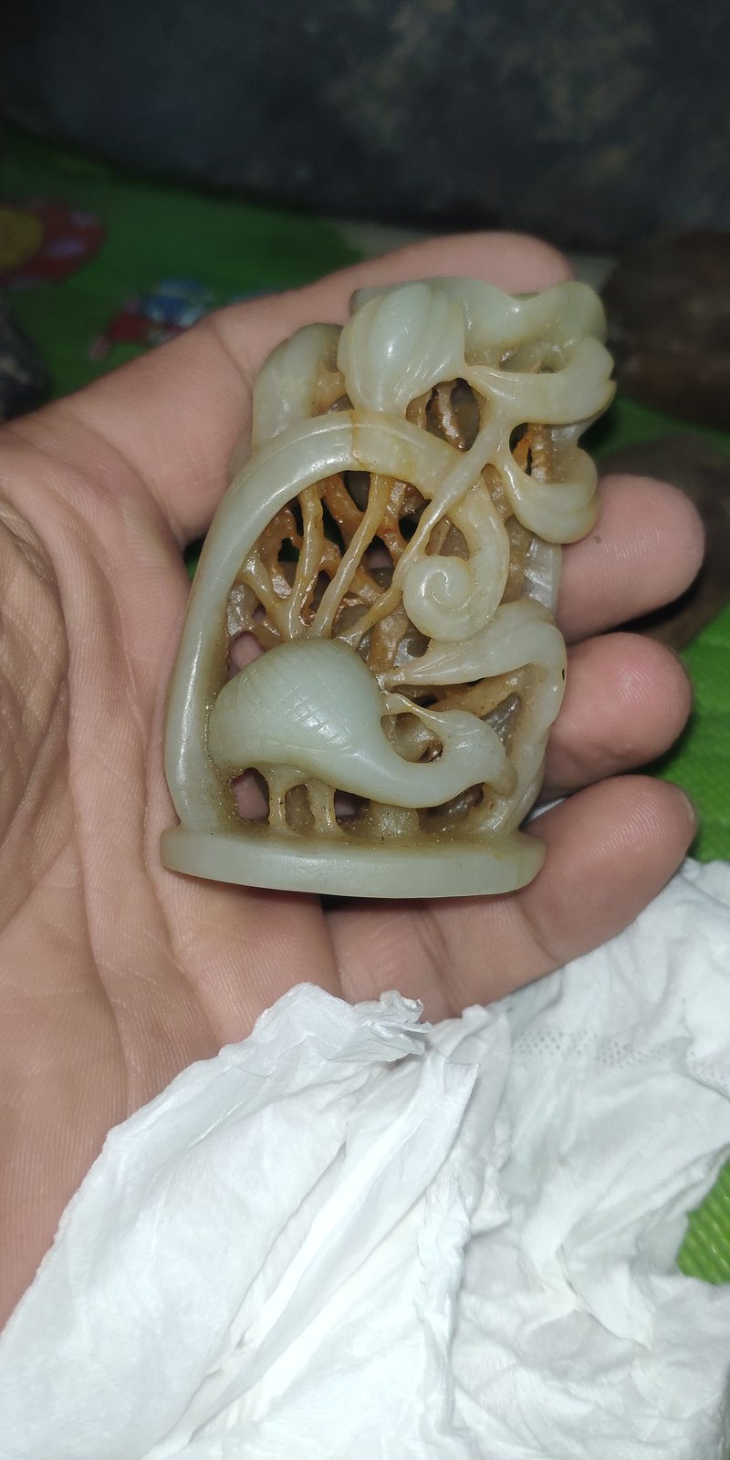 镂雕水禽荷叶纹炉顶_青白玉多层透雕枝叶_仿古风格摆件
