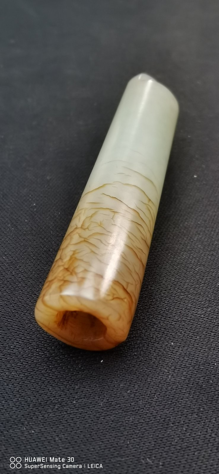 地方玉管形勒子_青白黄褐渐变纹理